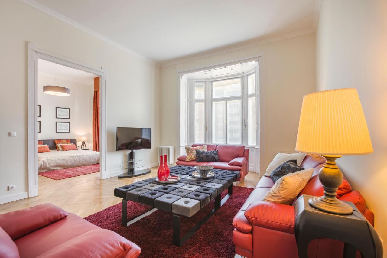 Modernized Unique Huge Central Apartment On 135Sqm Budapesta Exterior foto