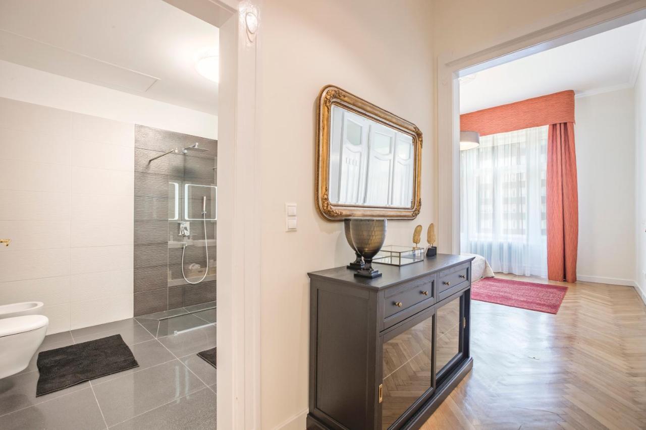 Modernized Unique Huge Central Apartment On 135Sqm Budapesta Exterior foto