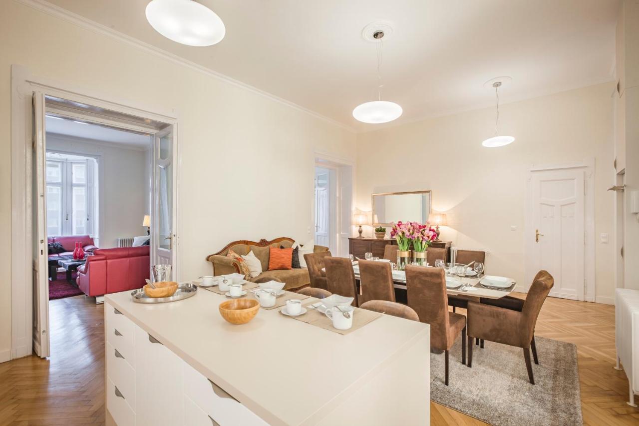 Modernized Unique Huge Central Apartment On 135Sqm Budapesta Exterior foto